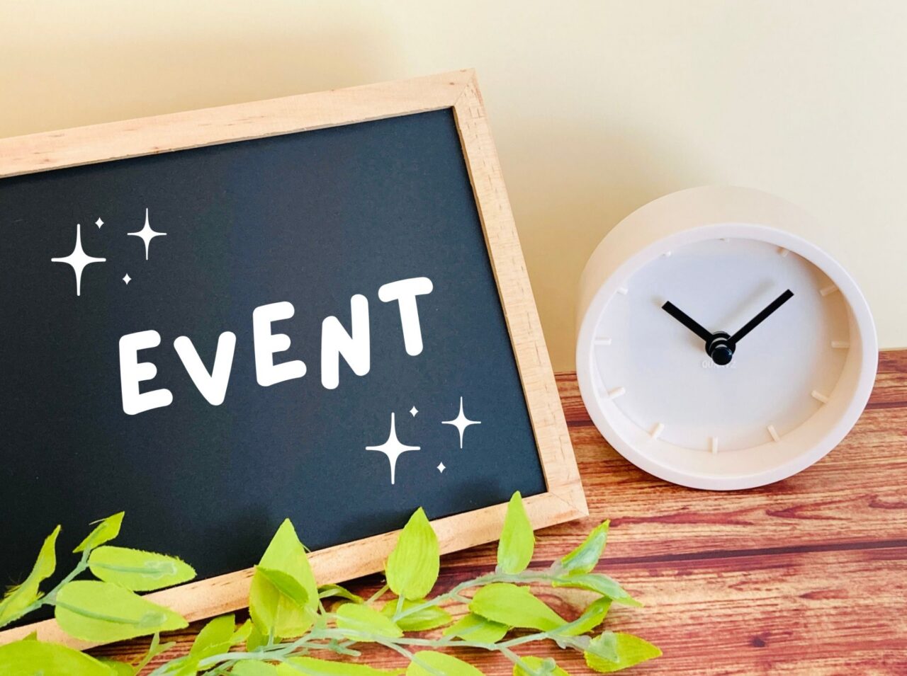 EVENTの黒板と時計